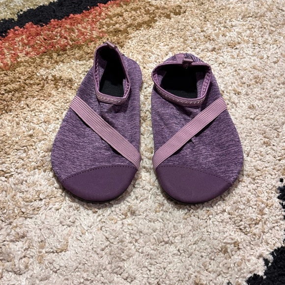 FitKicks Purple Yoga & Water Shoes with Minimalist Slip-On Design and Flex NWOT - Picture 4 of 5